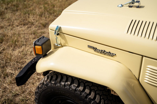 toyota-landcruiser-zluta-zmenseno-14-mrjl